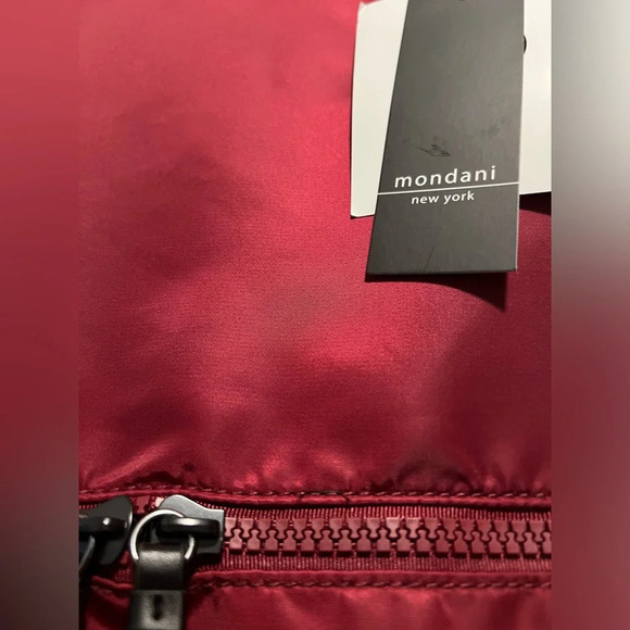 Mondani New York Burgandy Weekender Tote Bag - Picture 2 of 8